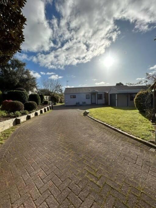 Family Perfect, Winter Getaway, Secure Yard, Parking, Mountain Bikes, Arcade Villa Rotorua Bagian luar foto
